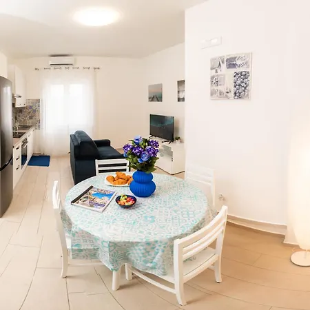 Danyshome Giove Davanti Al Mare Terracina