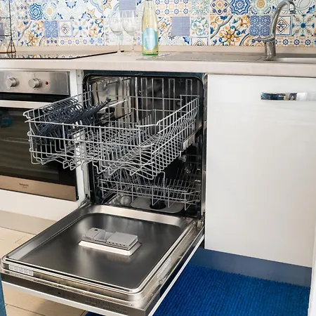 Danyshome Giove Davanti Al Mare Apartment *