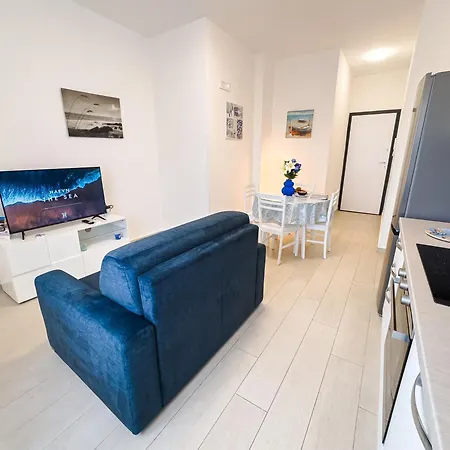 Apartment Danyshome Giove Davanti Al Mare