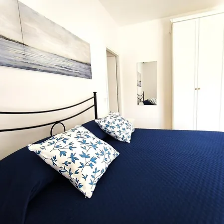 Apartment Danyshome Giove Davanti Al Mare